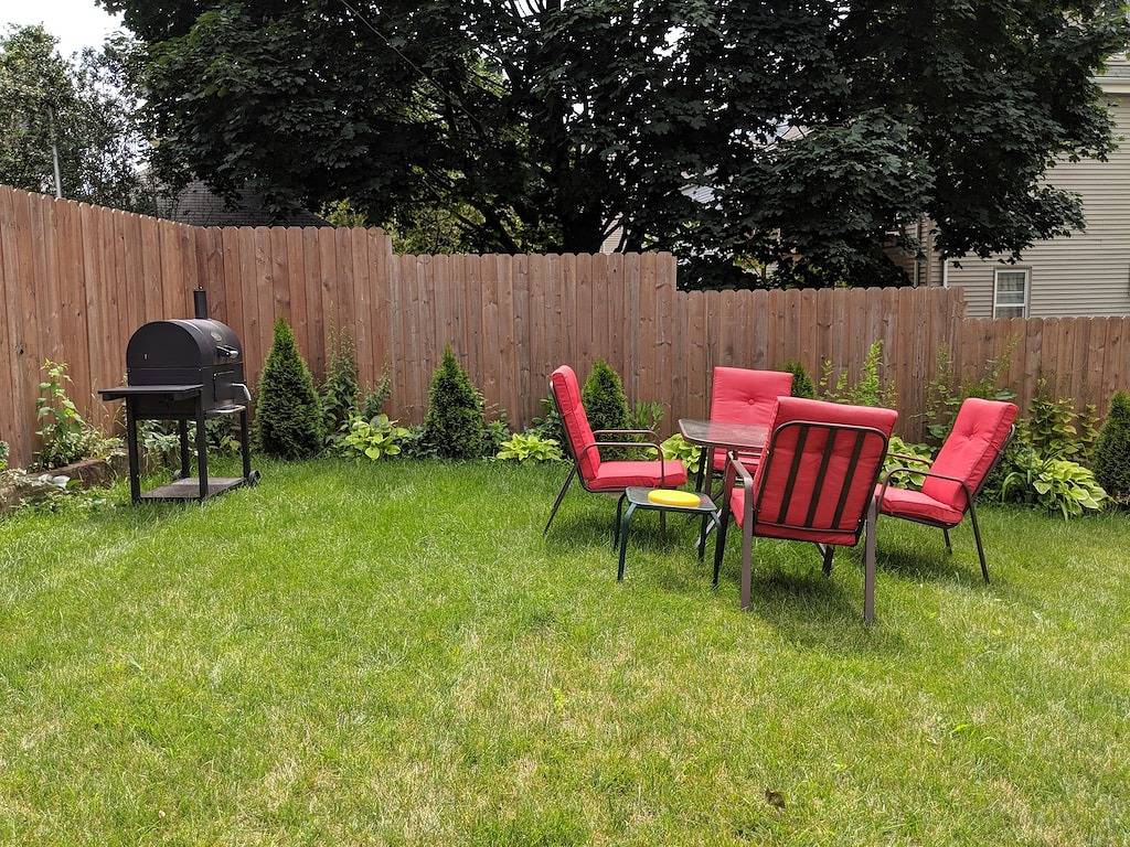 Stylish Boston-Area Duplex - Free Parking, Yard, Comfortable Stay in Everett (MA), Massachusetts