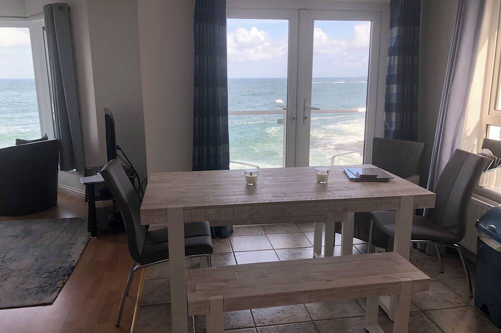 Ganze Wohnung, Close to Portrush golf with superb views of the north Irish Coast.Cool apartment in Portstewart, Nordirland