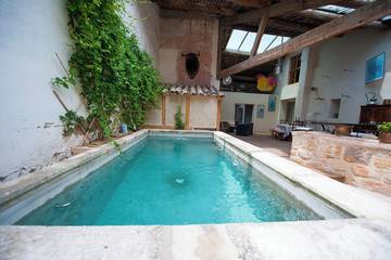Gîte pour 12 personnes, avec jardin à Gabian