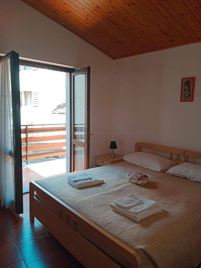 Location de vacances pour 3 personnes, avec jardin ainsi que terrasse et vue, animaux acceptés à Arta Terme