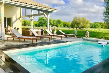 Location de vacances pour 10 personnes, avec jardin ainsi que piscine et jacuzzi à Sainte-Eulalie-en-Born
