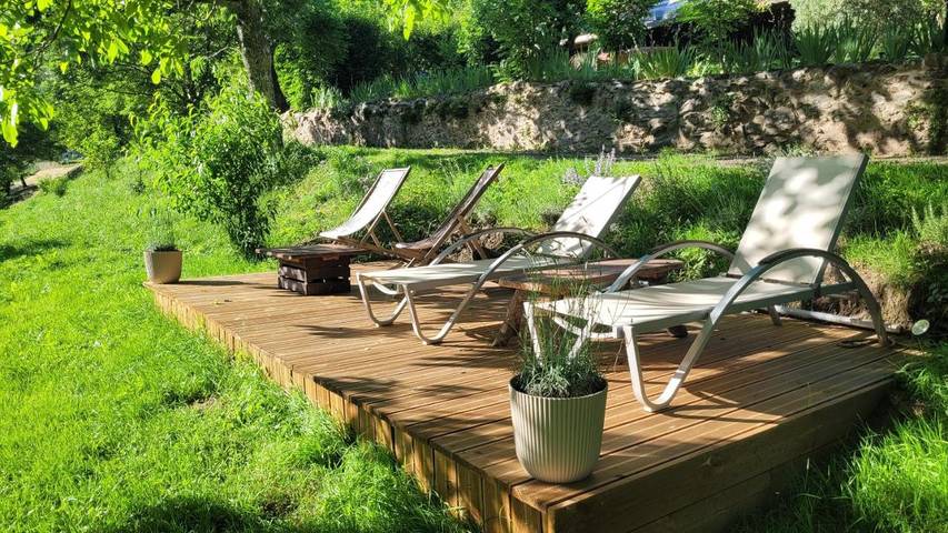 Location de vacances pour 5 personnes, avec piscine ainsi que vue et jardin à Grand-Vabre - 2