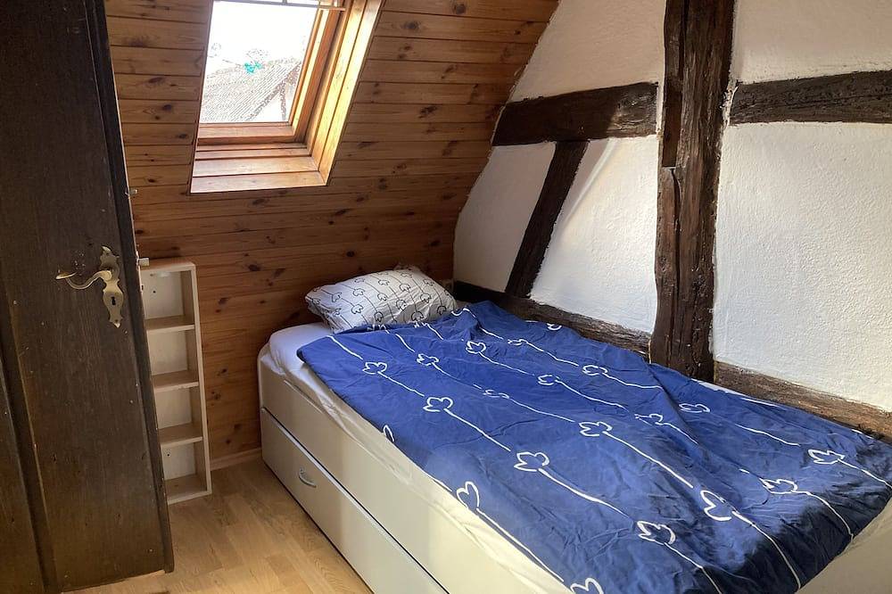 Ganze Wohnung, Familienfreundliche Wohnung in altem Bauernhaus in Steißlingen, Landkreis Konstanz