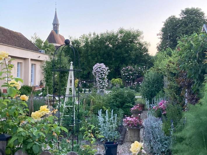 Location de vacances pour 4 personnes, avec vue et jardin à Chablis - 2