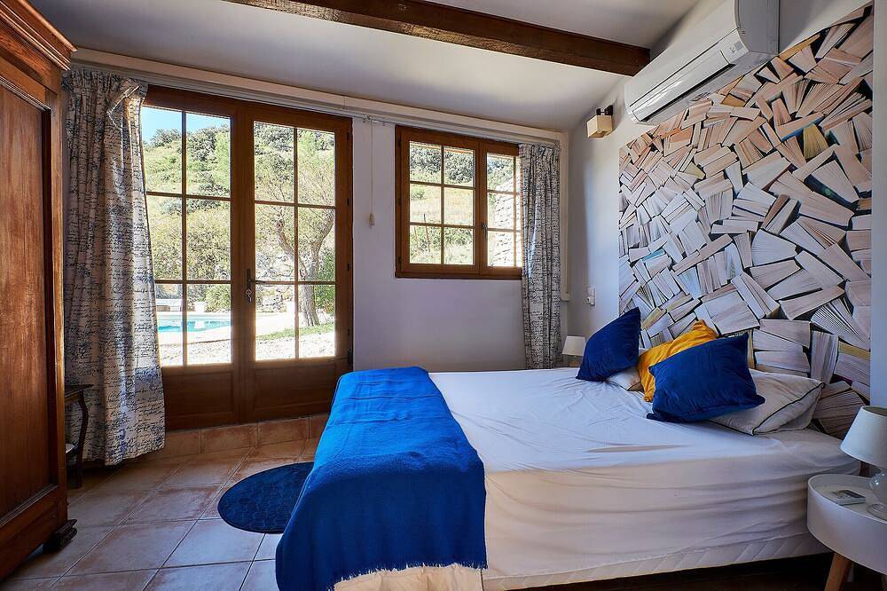 Provencal farmhouse in central Provence in Caumont-sur-Durance, Vaucluse