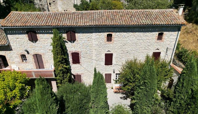 Location de vacances pour 8 personnes, avec vue et jardin à Ribaute-les-Tavernes