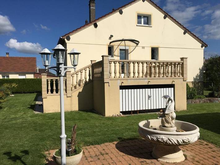 Location de vacances pour 8 personnes, avec Balcon ainsi que Terrasse et Jardin à Thiberville