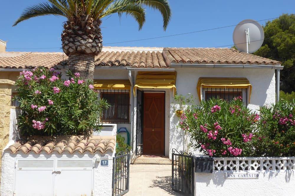 Charming house with garden, beachside 4 km. Some free winter dates ! in Bello Horizonte (Alicante), Costa Blanca