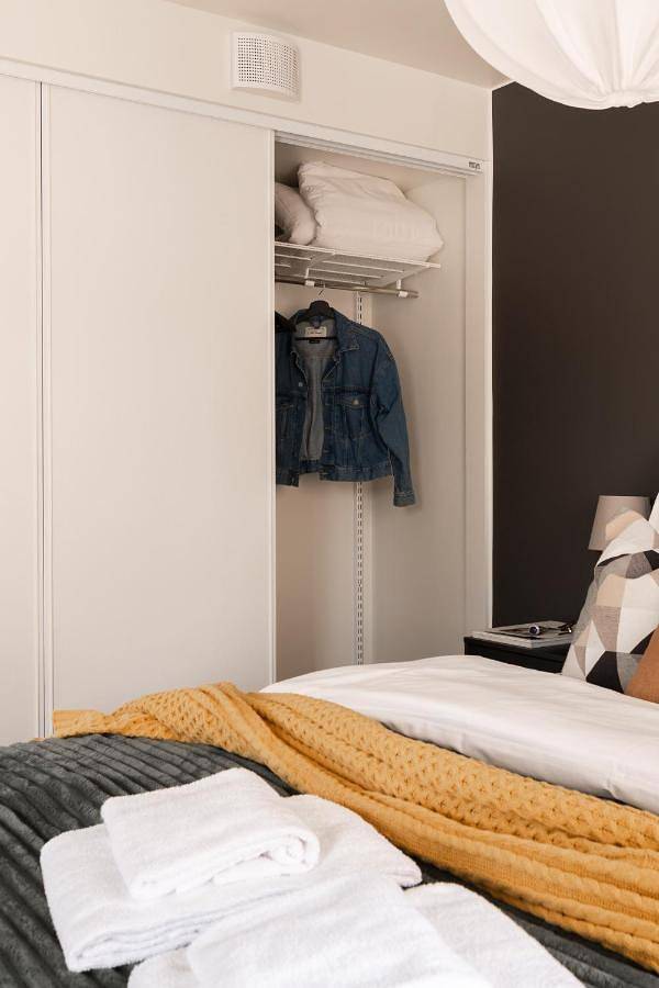 Appartement entier, Studio Apartment in Västeras, Västmanland