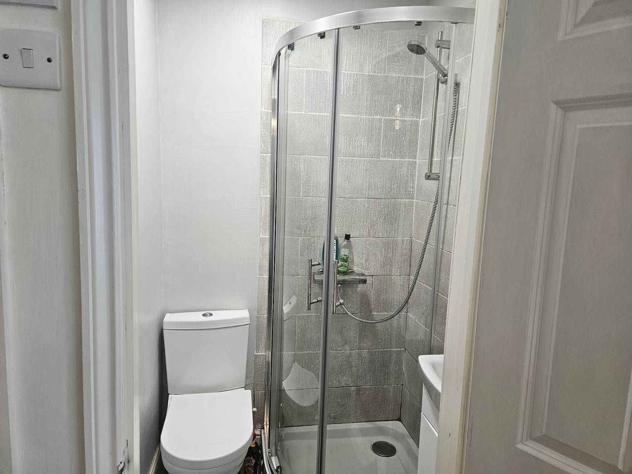 Town Centre Studio - Sleeps 2 - Parking in Reading, Berkshire