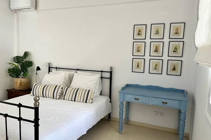 Location de vacances pour 11 personnes, avec piscine ainsi que jardin et terrasse dans Saronida - 3