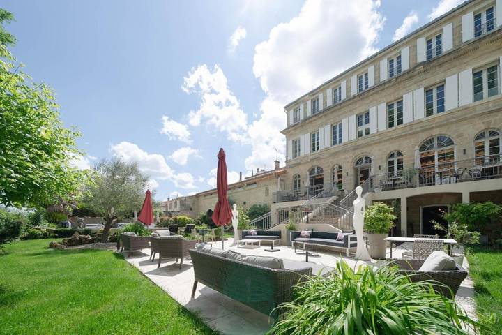 Location de vacances pour 2 personnes, avec jacuzzi et piscine ainsi que sauna et jardin à Lussac - 2