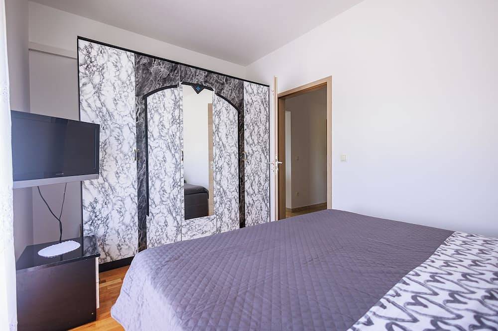 Perfect 3-bedroom house with heated pool in peaceful Šestanovac in Šestanovac, Makarska Riviera