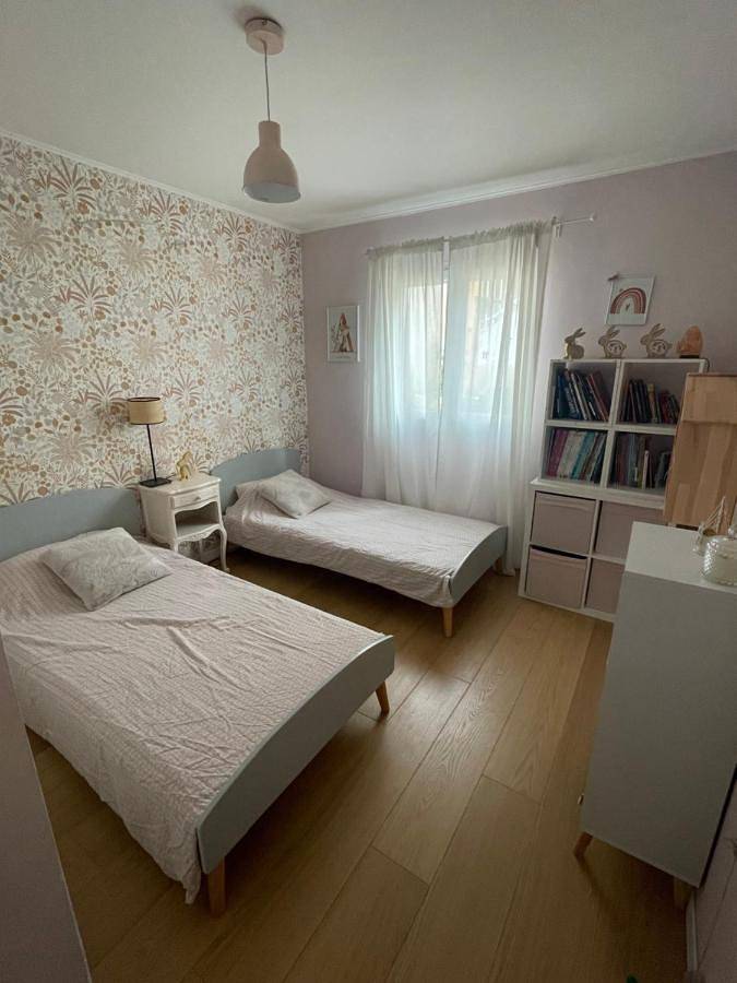 Villa pour 6 personnes, avec vue ainsi que piscine et jardin, adapté aux familles à Saint-Laurent-du-Var - 2