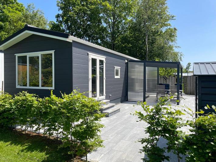 Chalet voor 4 personen, with Balkon and Terras as well as Tuin and Uitzicht in Goedereede