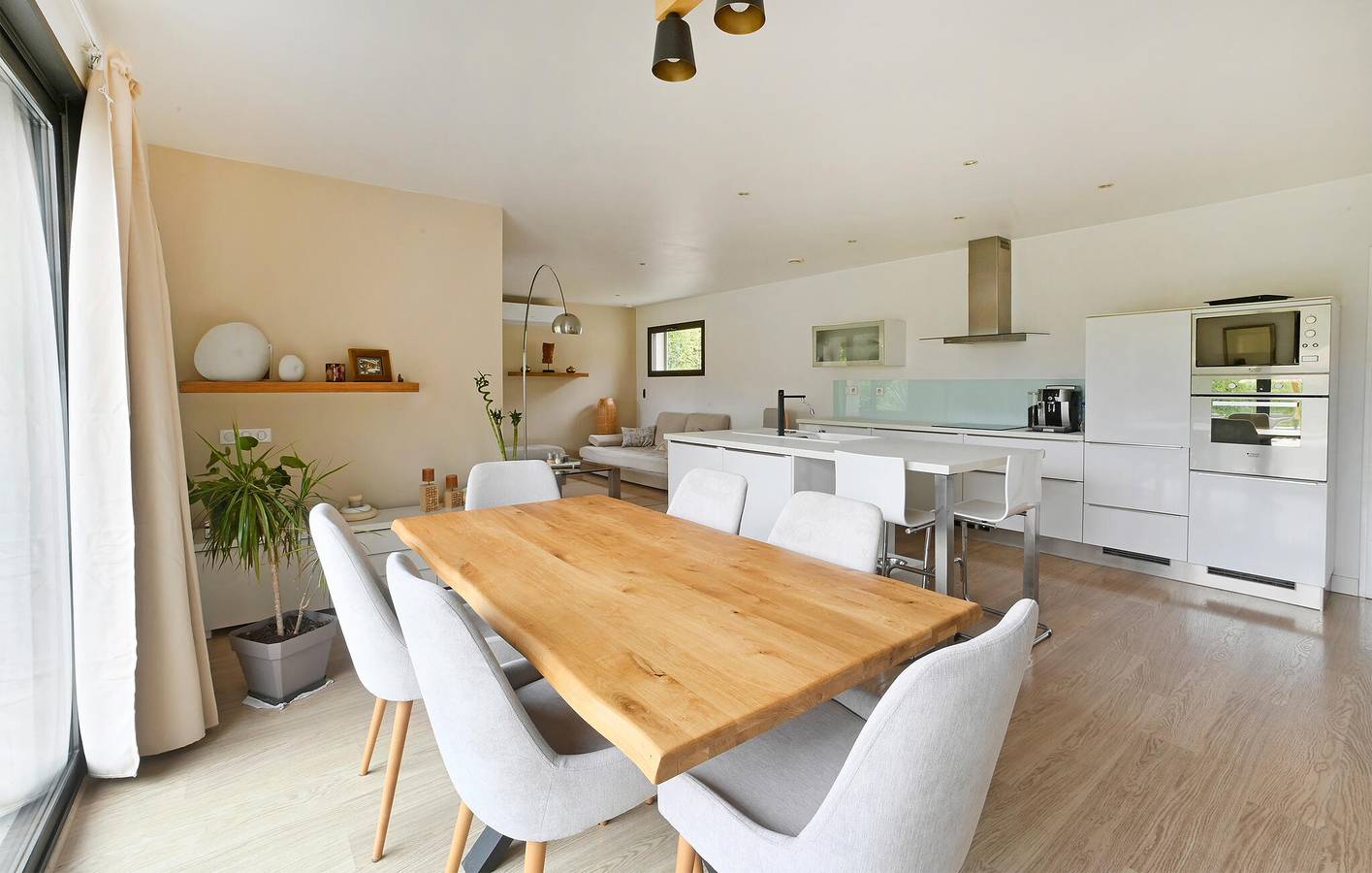 130 Quadratmeter Wohnung: Parkplatz, TV, Pool, Internet - Nähe Restaurants & Stadtzentrum in Saint-Laurent-des-Arbres, Nimes und Umgebung