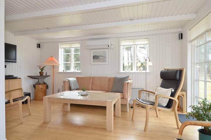 Geschmackvoll eingerichtetes, helles Ferienhaus an der dänischen Nordseeküste in Tim, Ulfborg