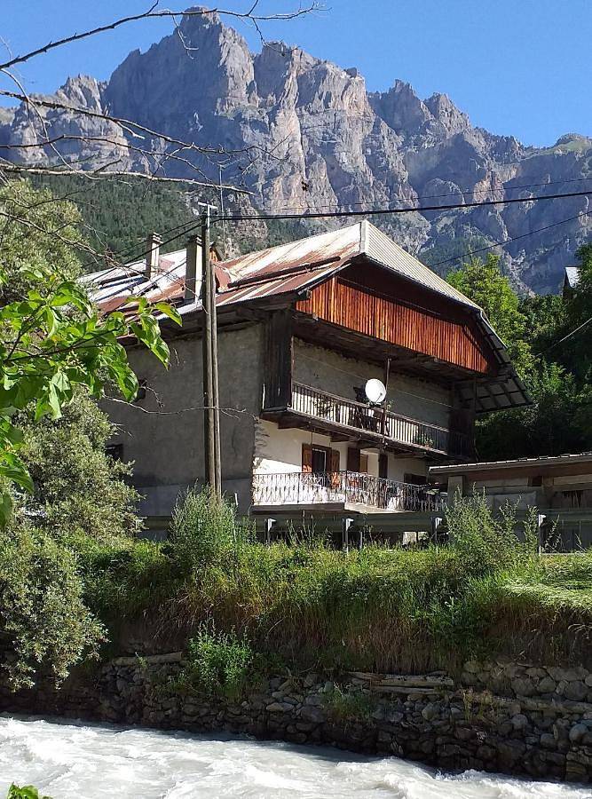 Gîte pour 5 personnes, avec jardin et vue à Les Vigneaux - 4