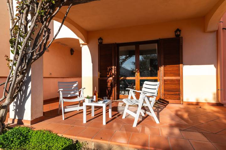 Gîte pour 4 personnes, avec terrasse, adapté aux familles à Monte Petrosu