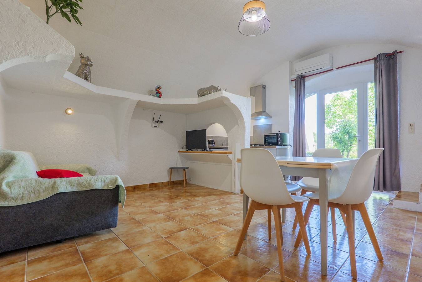 Cottage « Les Blaches » avec piscine partagée, Wi-Fi et climatisation in Chauzon, Ardèche