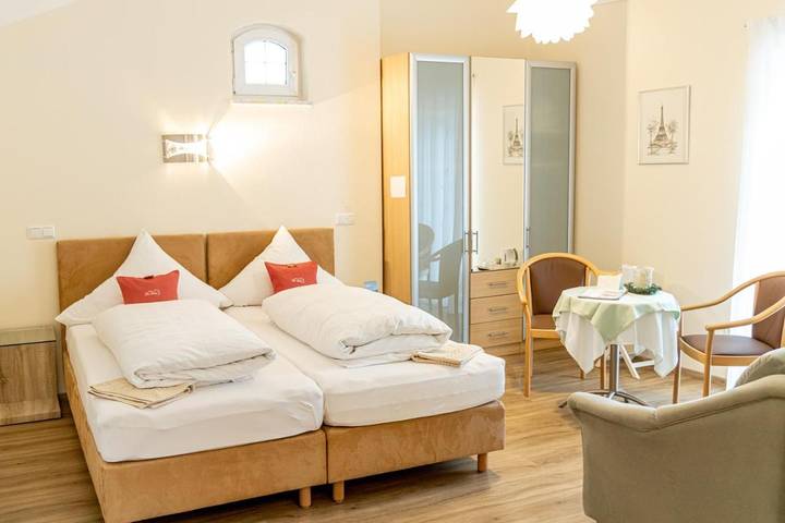 Hotel für 2 Personen, mit Balkon und Terrasse sowie Whirlpool und Garten in Hauzenberg - 4