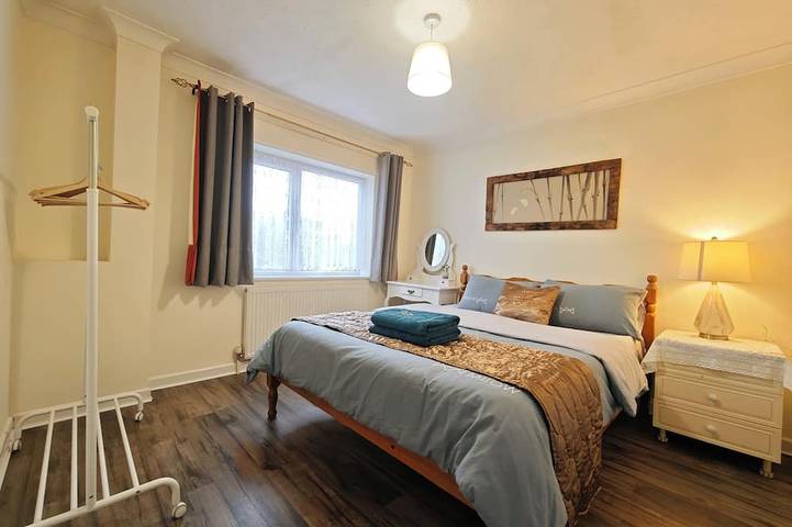 Modern Family Retreat – Near Gosport Ferry, Portsmouth & Stokes Bay Beach in Gosport, Hampshire
