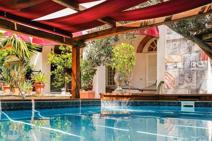 Villa con piscina per 2 persone, con Idromassaggio e Terrazza nonché Giardino e Piscina a Roma