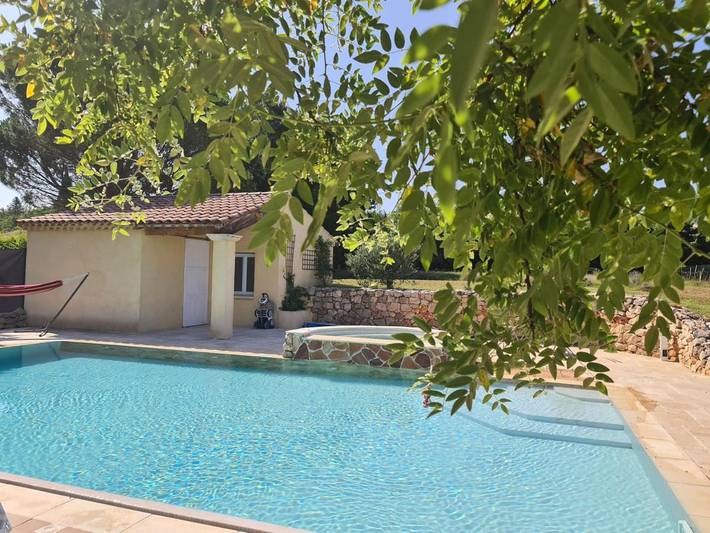 Location de vacances pour 8 personnes, avec jardin et piscine à Ginasservis - 2