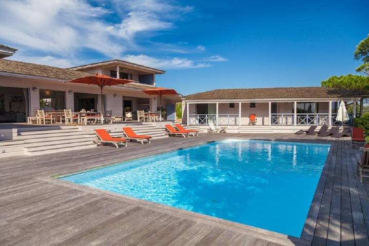 Location de vacances pour 14 personnes, avec terrasse et jardin ainsi que piscine et jacuzzi dans Plage De Sperone - 3