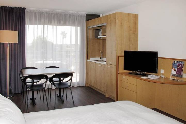 Gîte pour 2 personnes, avec jardin et piscine dans Thalazur - 2