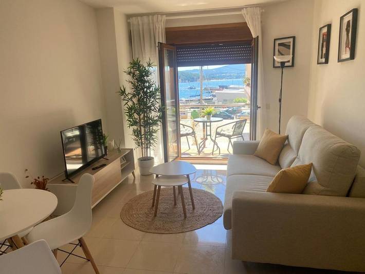 Apartamento para 4 personas, con balcón y vistas en Combarro