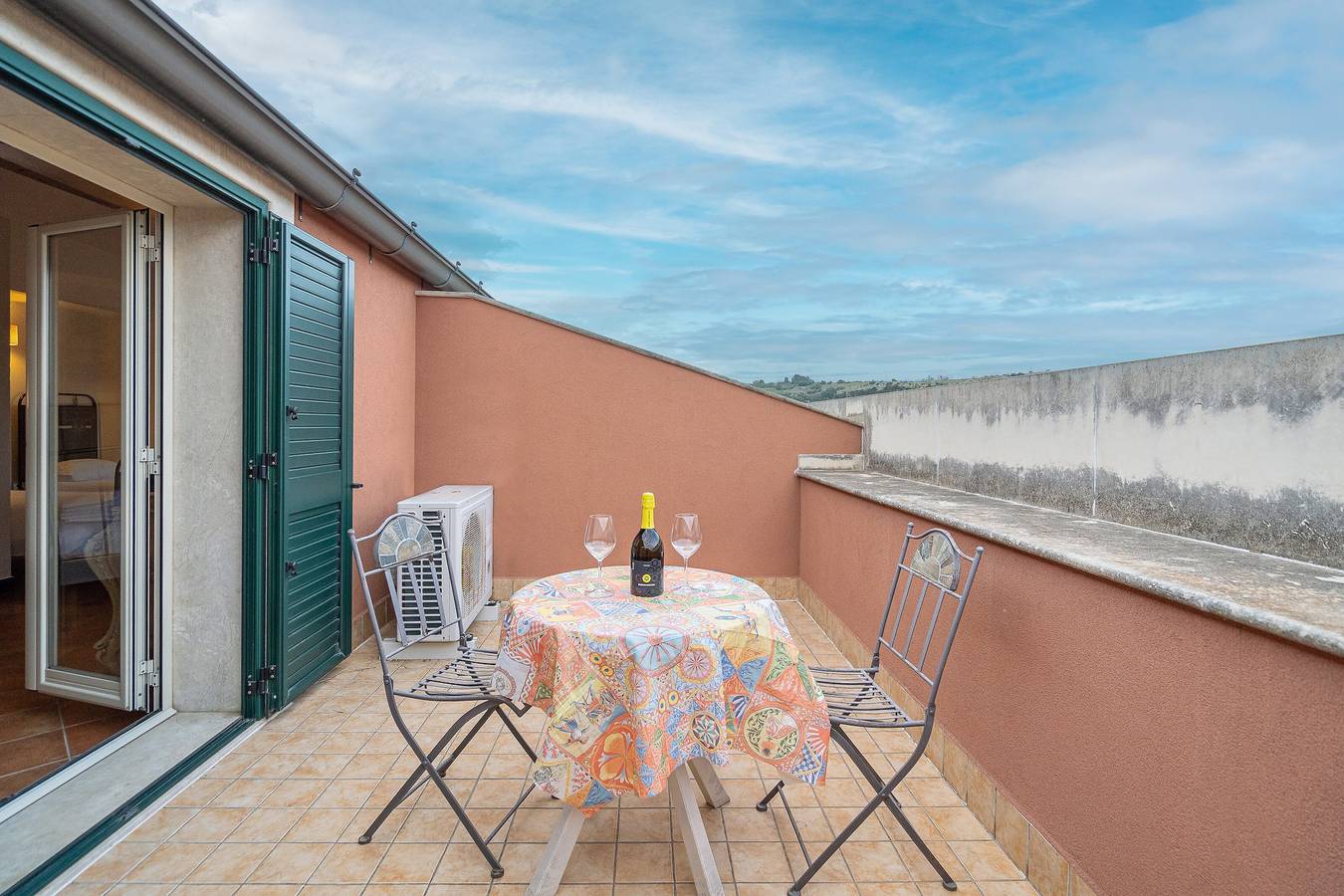 Camera "Cabernet R12" con piscina condivisa, Wi-Fi e aria condizionata in Siracusa, Siracusa e dintorni