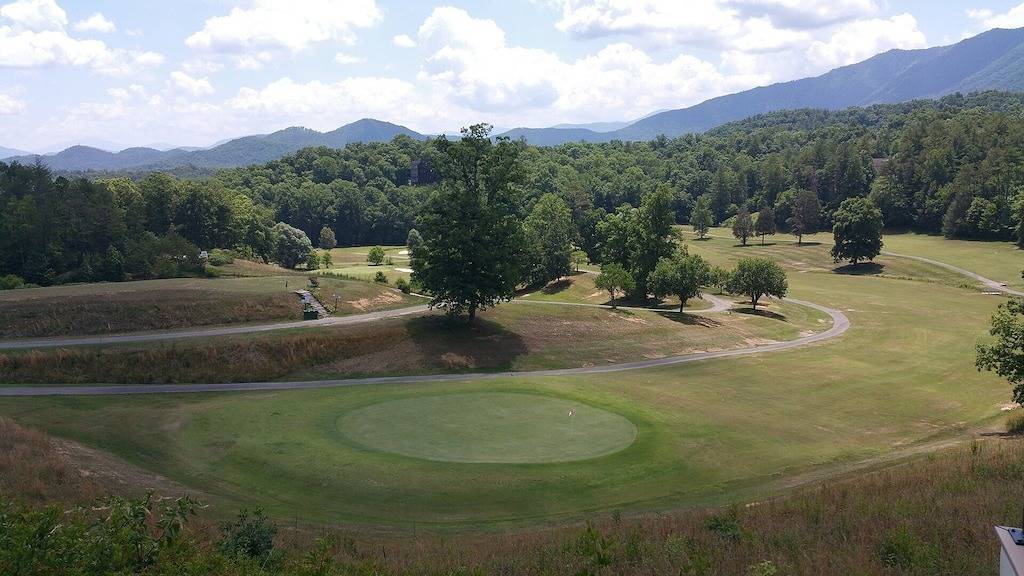 Die Magnolie (Smokey Mtn Cabin mit Whirlpool) in Blount County