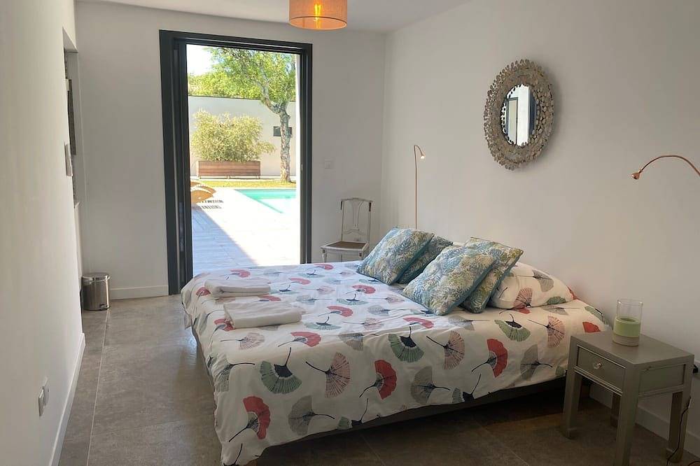 Corse Sud , Villa 14 p, piscine, plage à 300m in Sainte-Lucie de Porto-Vecchio, Zonza