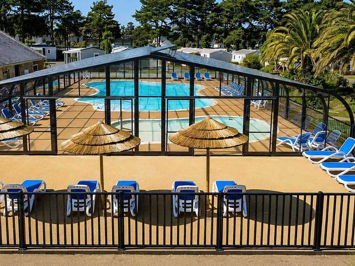 Camping pour 6 personnes, avec Terrasse ainsi que Bassin pour enfant et Piscine