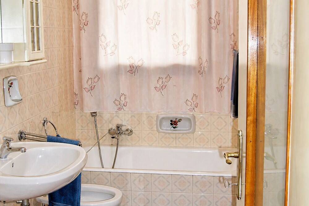 Ganze Wohnung, Großzügige 3½-Zimmer-Wohnung mit schönem Sonnengarten & Sicht auf den See in Oggebbio, Oggebbio Gemeinde