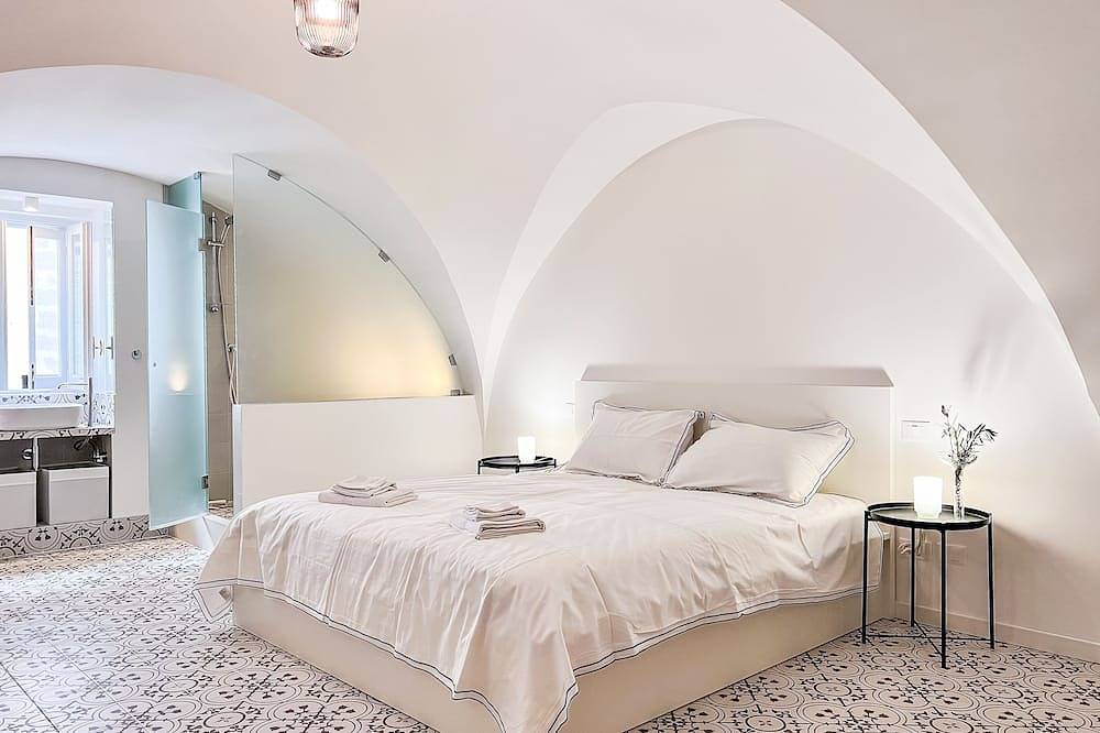 Entire apartment, Palazzotto Fianco a Fianco - elegant townhouse with roof terrace in Fasano, Salento