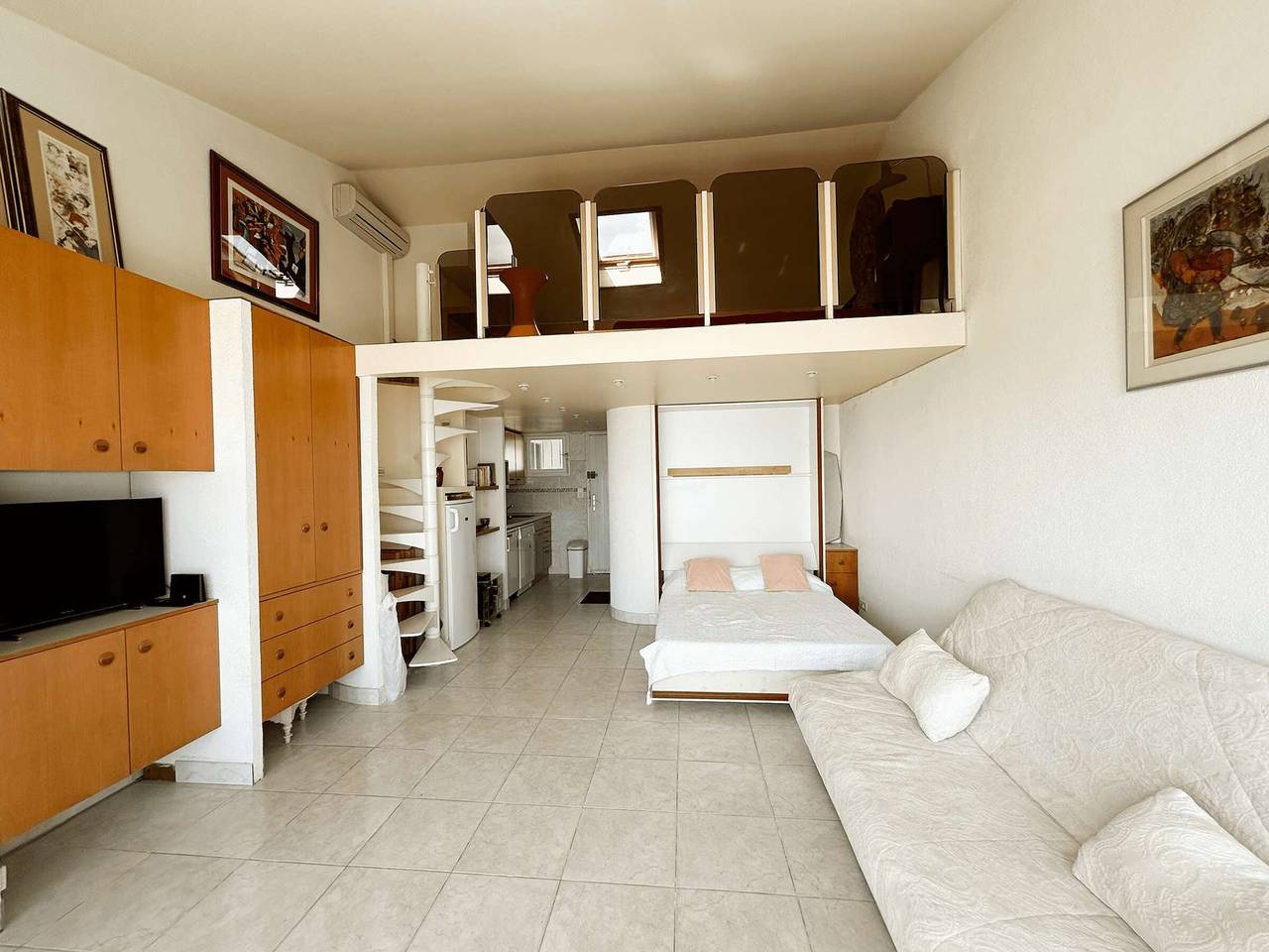 Entire studio, Loft Studio A/C, Beach, Sleeps 4 in Port Grimaud, Grimaud