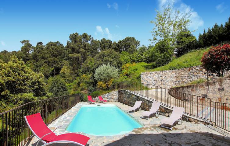 Location de vacances pour 10 personnes, avec terrasse ainsi que piscine et jardin à Pont-de-Labeaume - 3