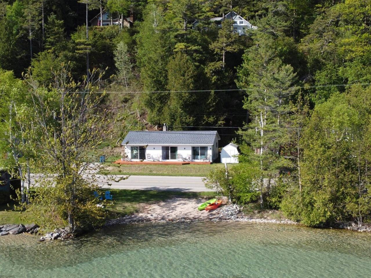Ganze Wohnung, Lake Escape - Private Lakefront with Kayaks! in Benzie County