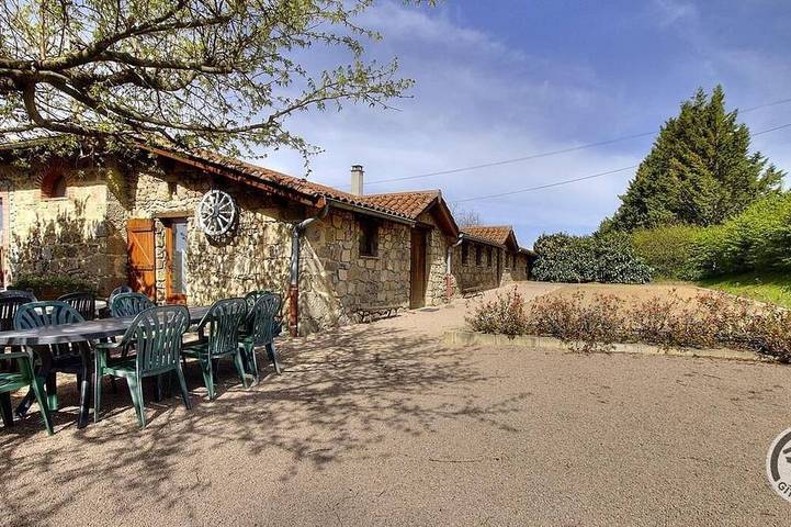 Location de vacances pour 15 personnes, avec jardin à Brullioles