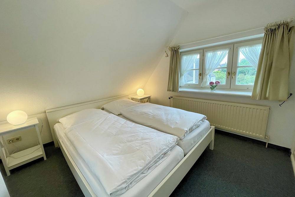 Ganze Wohnung, Idyllisch gelegene Wohnung mit Balkon für bis zu 4 Personen fußläufig zum Starnd in Munkmarsch, Sylt (Gemeinde)