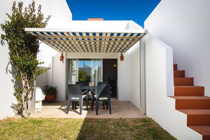 Ferienhaus für 4 Personen, mit Garten und Terrasse sowie Pool - 1