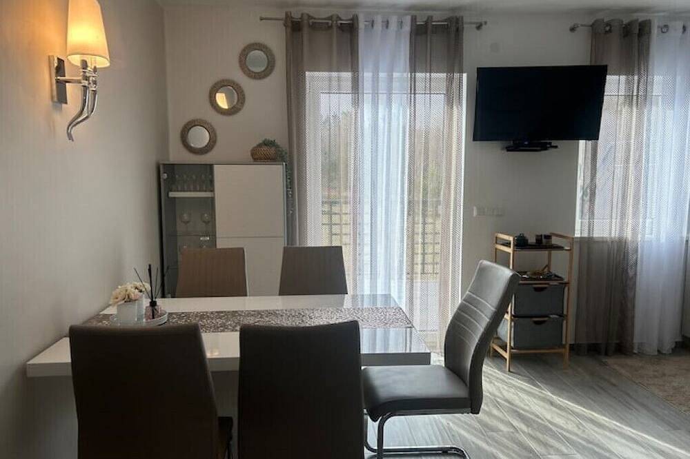 Ganze Wohnung, Haus am See mit Strandzugang - Apartment (Nr. 1) in Borne Sulinowo, Westpommern