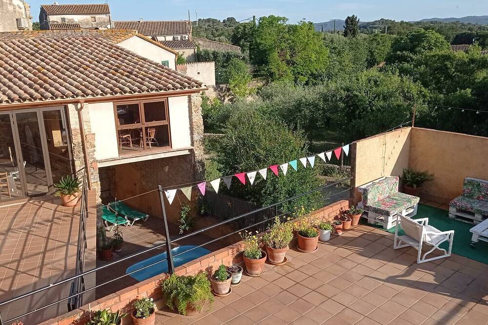 Cottage voor 10 Personen in Ullastret, Lower Empordà