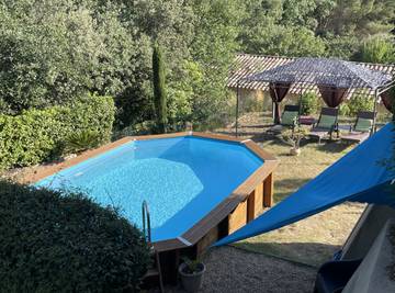 Cottage pour 4 personnes, avec piscine et jardin à Villelaure