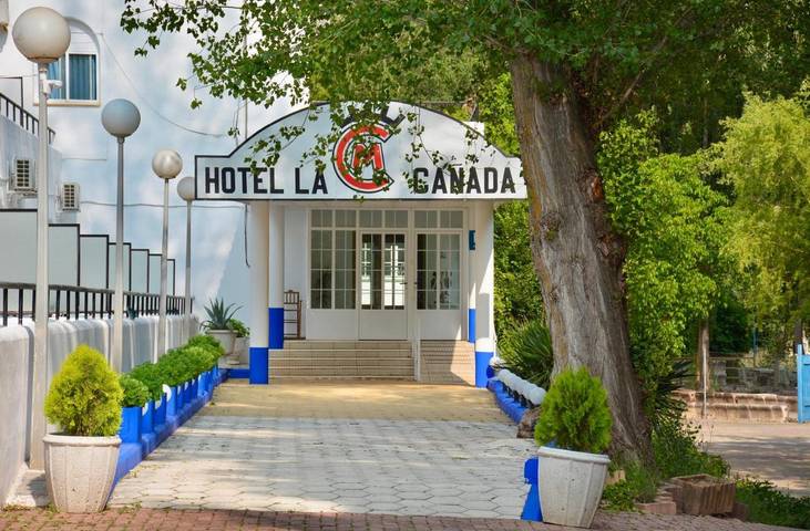 Apartamento para 4 personas, con vistas además de jardín y piscina, Se admiten mascotas en Ossa de Montiel