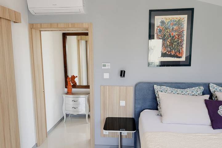 Ganze Wohnung, Juni in 2 + 1 Wohnung mit Meerblick Terrasse nur wenige Schritte vom Sandstrand entfernt in plaža Zambratija, Zambratija