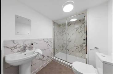 Cottage for 23 People in Kent Downs, South East England, Photo 4