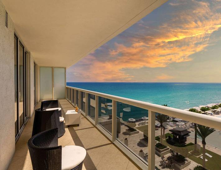 Vacation rental for 6 people, with terrace in Hallandale Beach